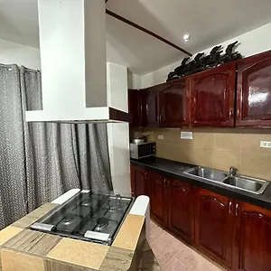 Alona Park - 3 Bedroom Apartment- Alex And Jesa Unit Apartment